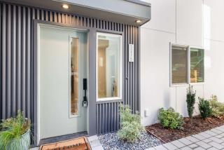 Modern 2024-Built Townhome Near Hospitals & DT - 5