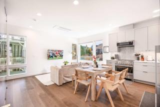 Modern 2024-Built Townhome Near Hospitals & DT - 1