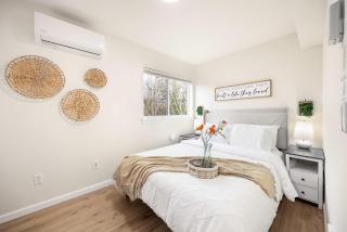 3BR Modern Townhome w Parking Near UW & Childrens Hospital - 8