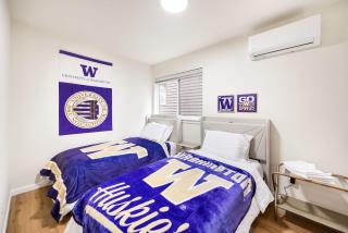 3BR Modern Townhome w Parking Near UW & Childrens Hospital - 5