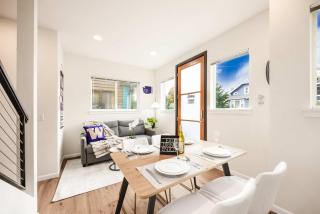 3BR Modern Townhome w Parking Near UW & Childrens Hospital - 2