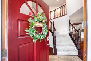 Stylish 4BR retreat with pool & year-round hot tub - 2