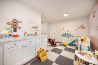 Family-friendly Home w Kids' Play Castle - 9