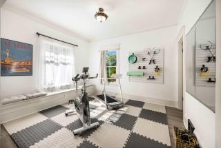 Bright 3BR Home Near UW Children Hospital w gym - 9