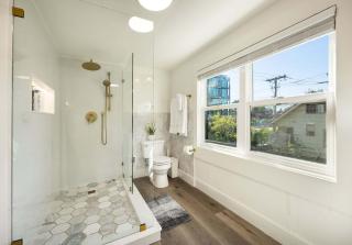 Walk to UW and Light Rail 3BR Home with Parking - 5