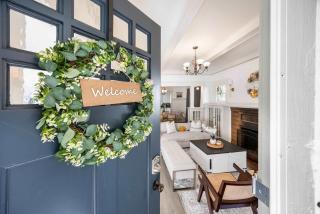 Bright 3BR Home Near UW Children Hospital w gym - 3