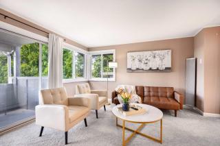 Modern 2BR2BA Kirkland Home Walk to Beach Park - 1