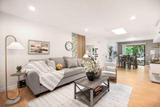 Single-Story Retreat Near Martha Lake and Shopping - 0