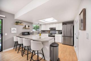 Single-Story Retreat Near Martha Lake and Shopping - 9