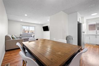 Prefect 3BR Saty near YYC, Free Wifi & Parking - 3