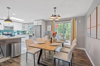 Chic Kirkland Home Overlooking Windsor Vista Park - 2