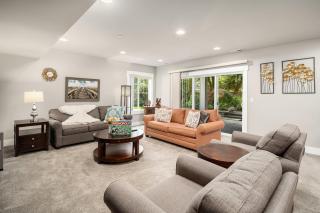 Bellevue DT Luxurious 5BR Mansion Walk to QFC - 4