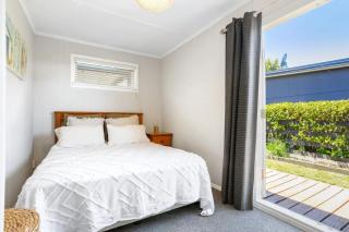 Hosts on the Coast Valmay's Whiritoa Retreat - 1