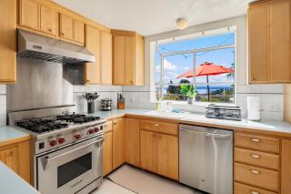 Queen Anne Retreat with Bay Views Dining & Shop - 6