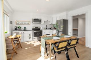 Queen Anne Basement Sun Soaked Yard Elliott bay - 0