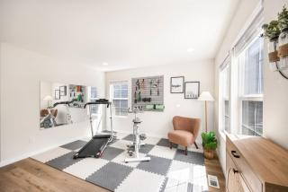 Newly Remodeled Hilltop 4B Retreat with Gym - 8