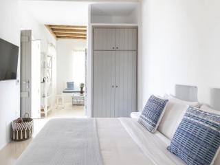 Serene villa with terrace and views - 3