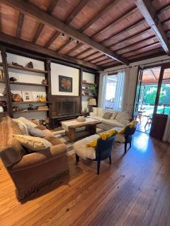 Casa luminosa con jardin y pileta - Beccar - 9