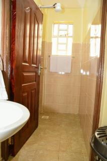 Zarnia FullyFurnished 2bdrm at 360luxury Kitale - 2