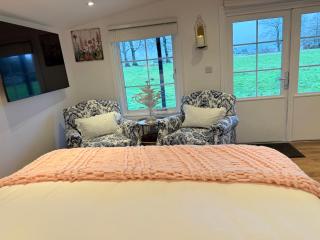 Wild Meadow Cottage - Countryside Views and King Bed - 3