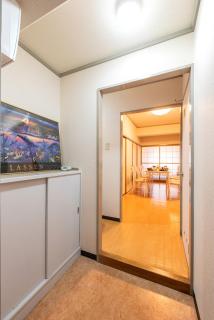 A sightseeing spot 2 minutes on foot to the nearest station, 12 minutes by train to Nagoya Port Aquarium, and 25 minutes by train to Nagoya Station - 3