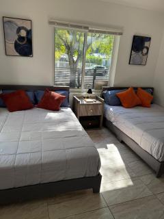 Beautiful House in Midtown 2B 1B Parking - 3