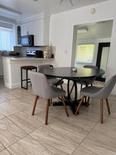 Beautiful House in Midtown 2B 1B Parking - 7