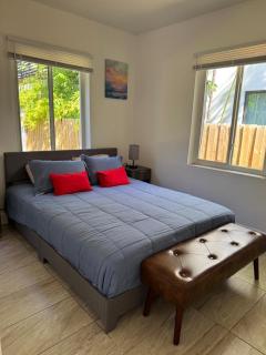 Beautiful House in Midtown 2B 1B Parking - 1