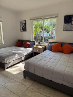 Beautiful House in Midtown 2B 1B Parking - 2