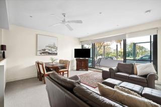 Waterfront Executive Apartment in central Geelong - 8