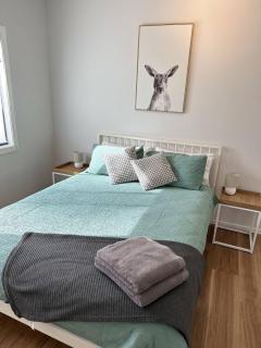 Pelican - Lake Views - Pet Friendly - Smiths Lake - 3