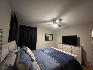 Cozy Holiday Themed 2 Bedroom Pet Friendly - 3