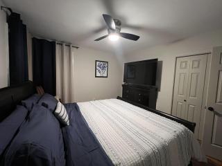 Cozy Holiday Themed 2 Bedroom Pet Friendly - 2