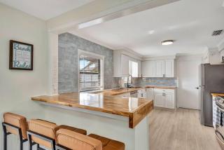 Tropical Oasis with Heated Pool Game Room & Putting Green - 4