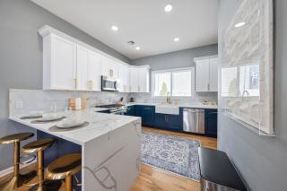 NYC Skyline Views • Near Times Sq • Rooftop Deck - 1