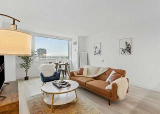 Sleep 6 Stylish 1BR 2BA Beachfront CozySuites - 0