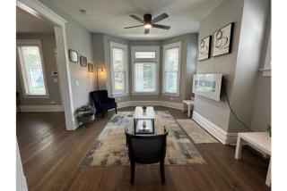 Modern South Shore Retreat Near Lake and Museum - 8