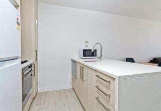 Modern 2 Bedroom Apartment 1 minute to Skytower - 1