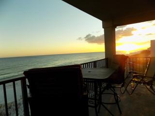 Connie's Condo at Emerald Towers West - 5