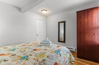 Bright 2BR Loft WiFi Parking - 3