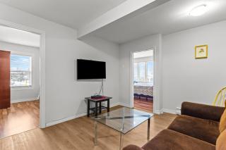 Bright 2BR Loft WiFi Parking - 7