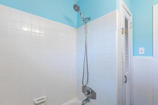 Lovely Central, Near Beach, 2 King Beds, Huge Private Yard, Deck, Patio, Firepit, & BBQ, Ocean View - 3