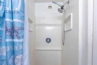 Lovely Central, Near Beach, 2 King Beds, Huge Private Yard, Deck, Patio, Firepit, & BBQ, Ocean View - 1