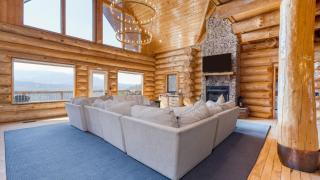 Pinnacle Chalet by AvantStay Luxury Cabin w Panoramic Views Fireplace Game Room - 5