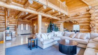 Pinnacle Chalet by AvantStay Luxury Cabin w Panoramic Views Fireplace Game Room - 2
