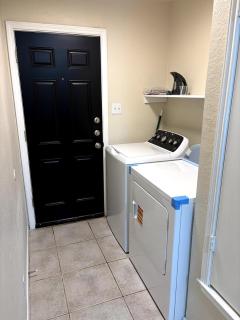 Hook Em Horns! 12 mins to Downtown Austin - 3