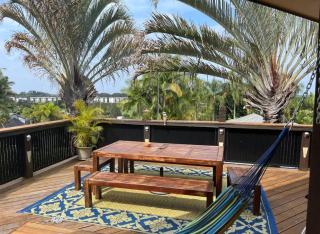 3BR Bali-Inspired Pool & Spa GC Skyline View - 9