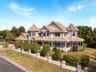 Castle Oasis for Families 5BR 3BA private parking - Browns Plains - 9