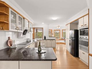 Castle Oasis for Families 5BR 3BA private parking - 6