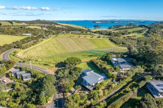 Oneroa Vines and Views- Stay Waiheke - 9